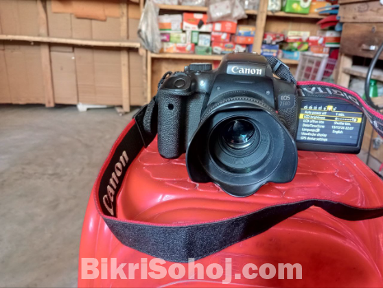 Canon 750D ক্যামেরা বিক্রি করা হবে ।